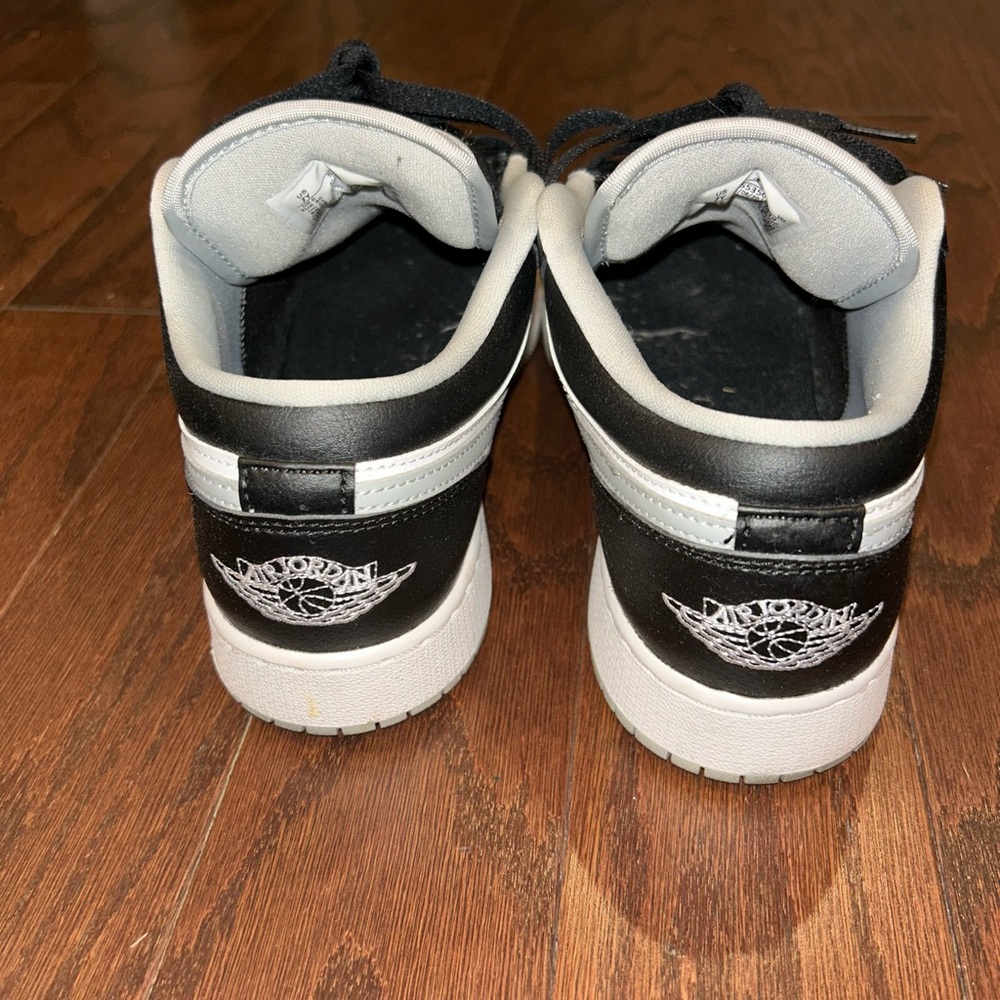 Jordan 1 Low - Picture 3 of 6
